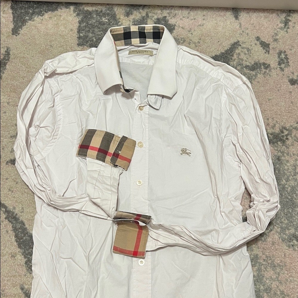 Burberry White Button-Down Shirt with Iconic Beige Check Accents